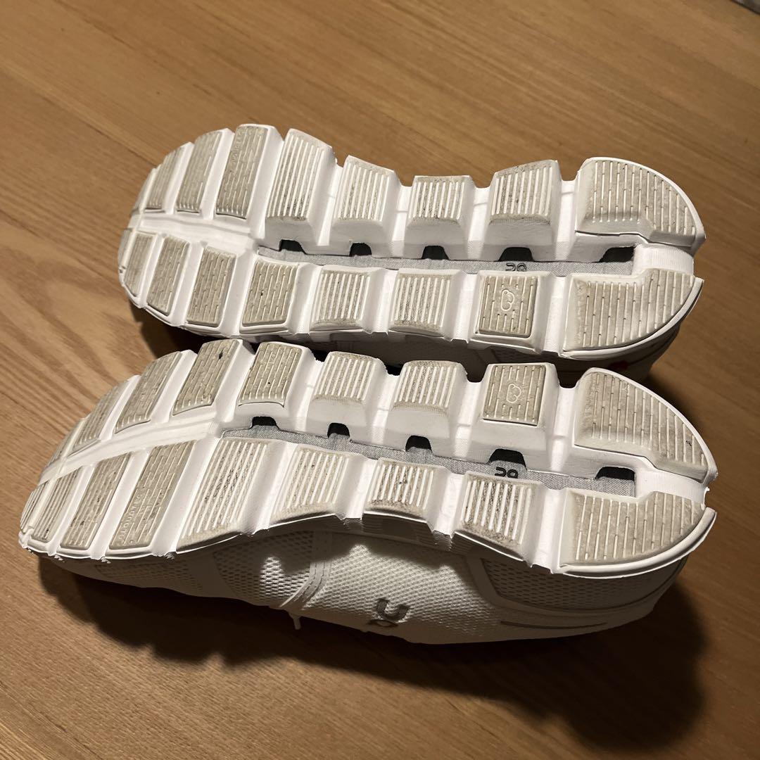 ほぼ新品オン On Cloud 5 クラウド5 レディース シューズ White
