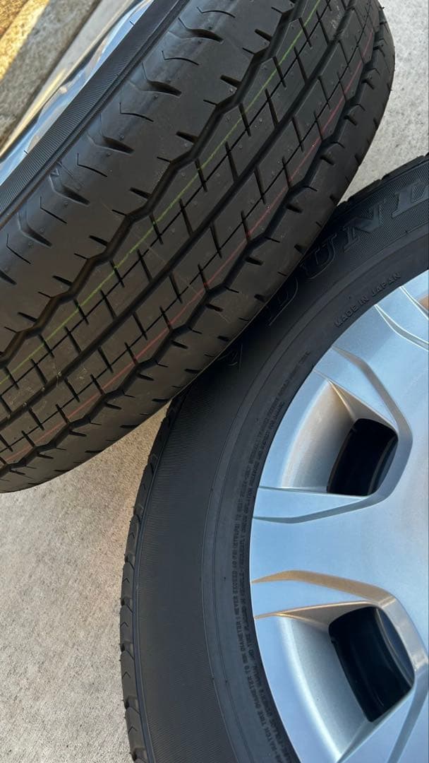 新車ハイエース外し　純正タイヤホイール ４本セット