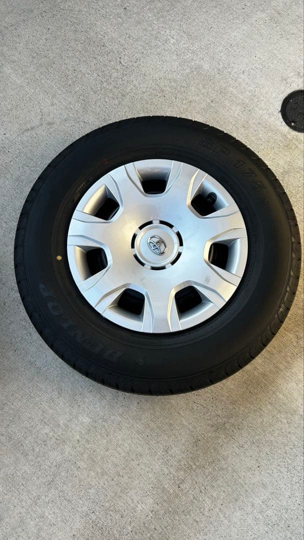 新車ハイエース外し　純正タイヤホイール ４本セット