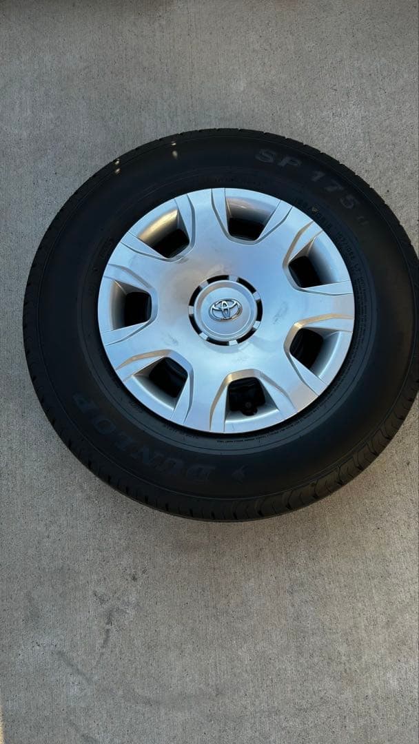 新車ハイエース外し　純正タイヤホイール ４本セット