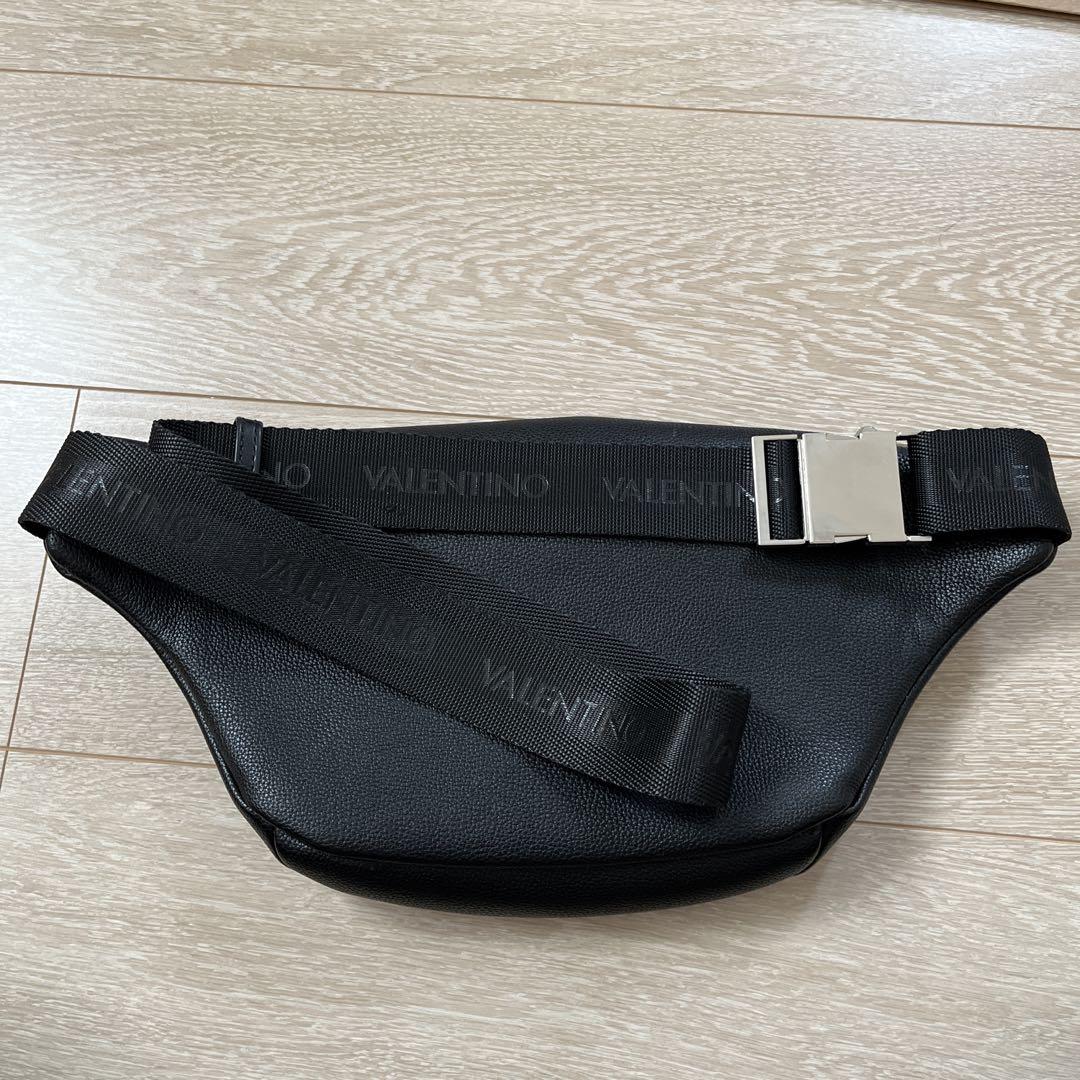 VALENTINO ボディバッグ・ウエストポーチ 黒