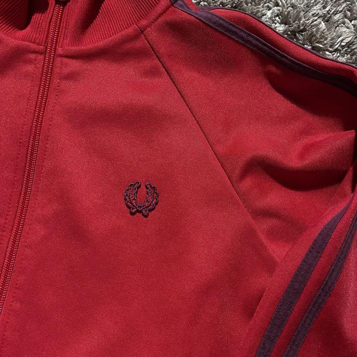 Fred perry トラックジャケット　赤ジャージ　袖ライン ロゴ刺繍