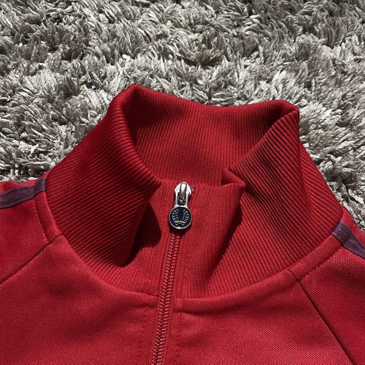 Fred perry トラックジャケット　赤ジャージ　袖ライン ロゴ刺繍