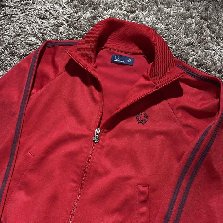 Fred perry トラックジャケット　赤ジャージ　袖ライン ロゴ刺繍