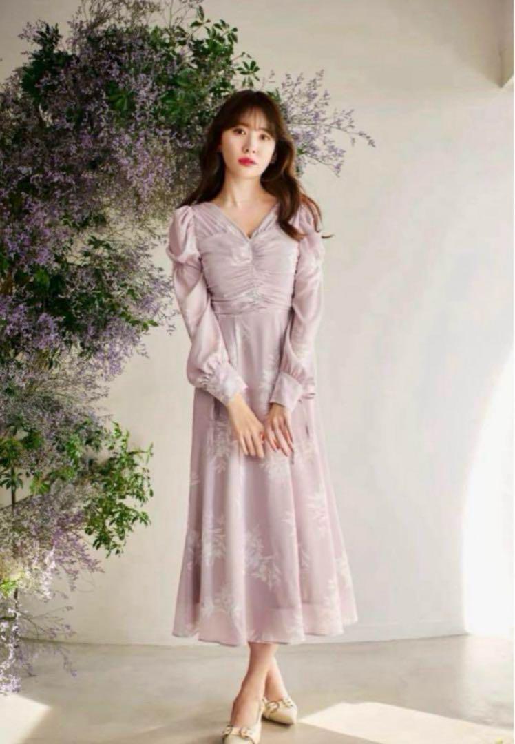 Her lip to NewYear Essential FloralDress