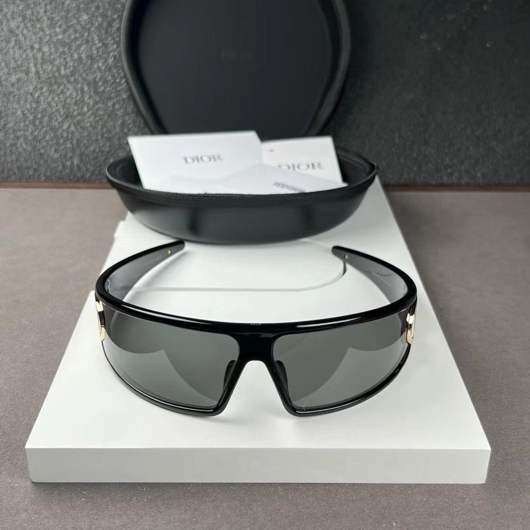 Dior サングラス 3YGZ2 ケース付き 新品 Dior 青 サングラス ケース付き - メルカリ