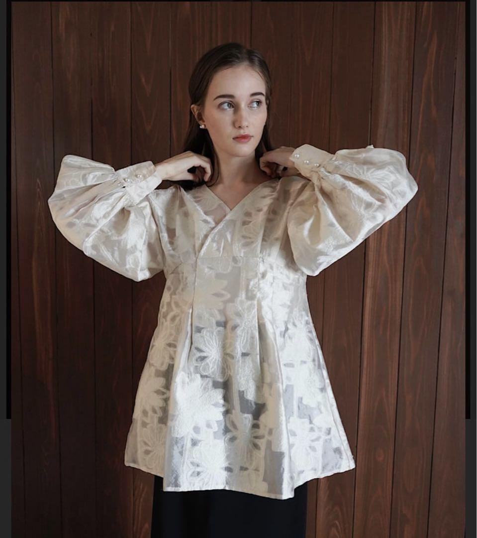 Acka. jacquard mini dress 花柄ブラウス acka エーシーケーエーjacquard mini dress 花柄ブラウス - メルカリ