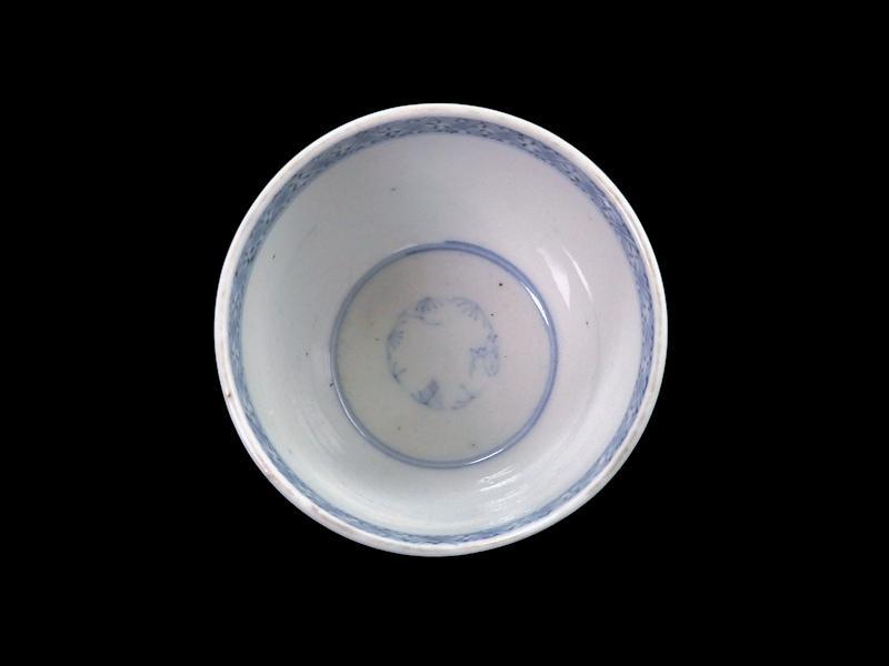 古伊万里 花に七宝紋 菊花四方襷紋に鳳凰の図 蕎麦猪口 E209AS