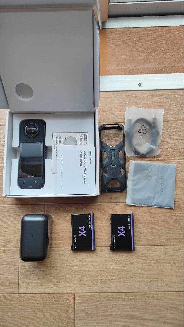 【ほぼ新品】Insta360 X4/予備バッテリーと充電器,画面プロテクター付 【ほぼ新品】Insta360 X4/予備バッテリーと充電器,画面プロテクター付