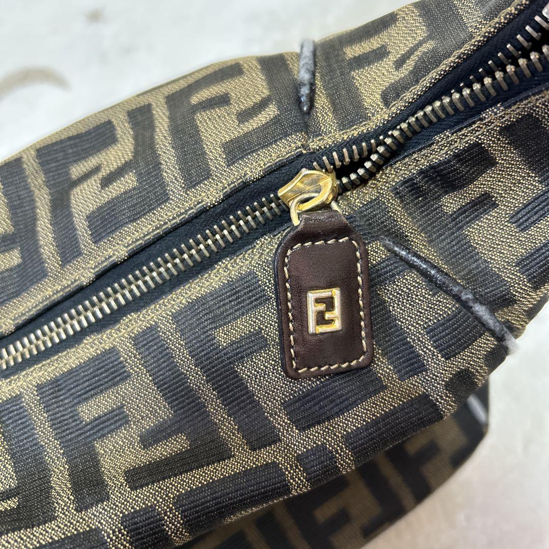 Fendi FFロゴ ボディバッグ