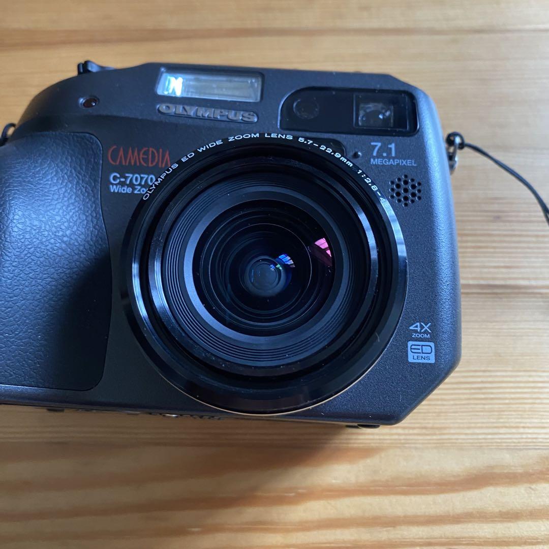 700万画素、光学4倍ズーム搭載OLYMPUS C-7070 デジタルカメラ CAMEDIA（キャメディア） C-7070 Wide Zoom：コンパクトデジタル