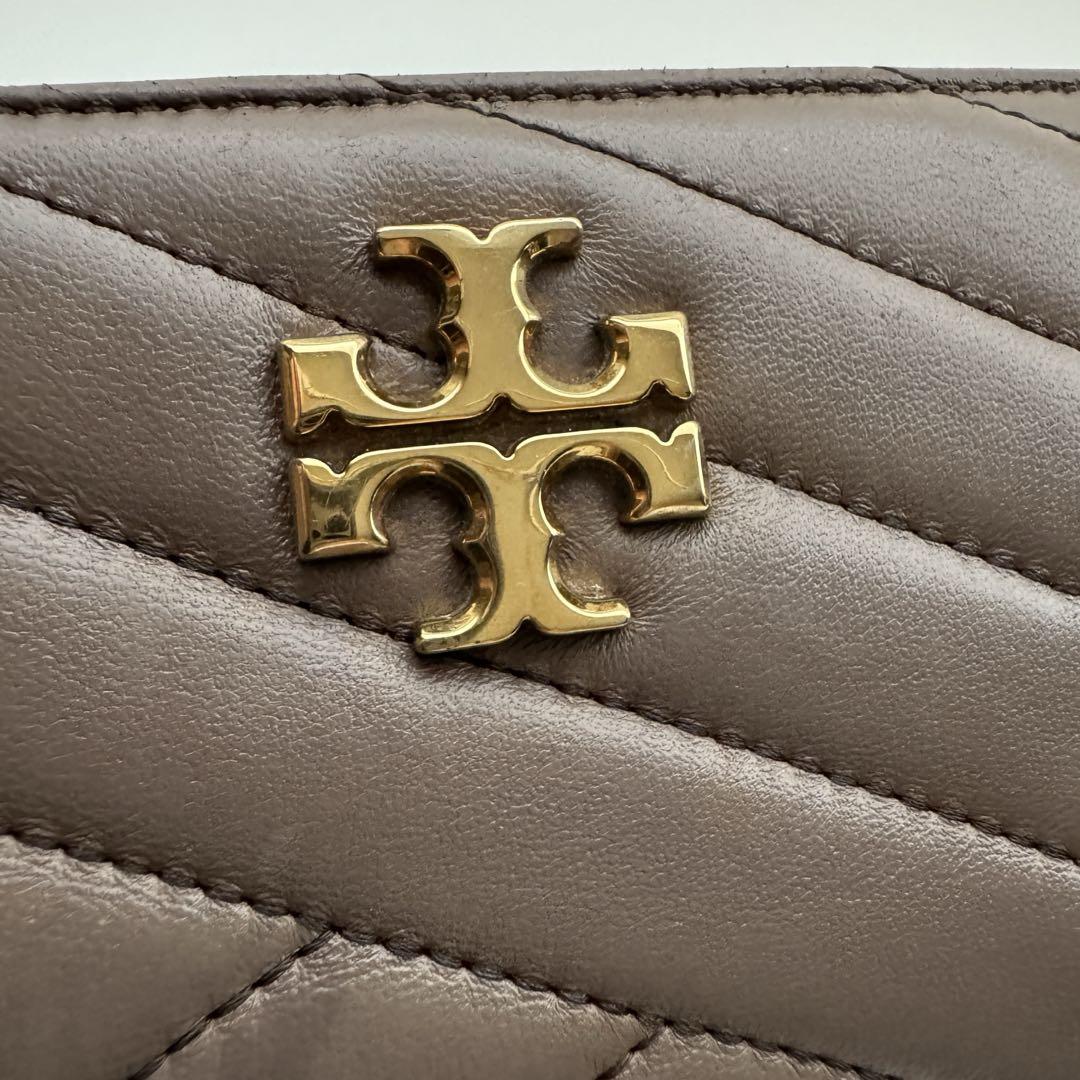 【美品】883 Tory Barch トリーバーチ　2つ折り財布