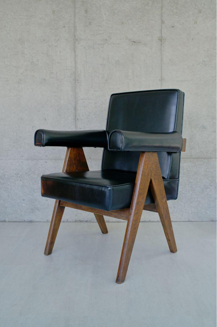 Pierre Jeanneret Committe Chair Black