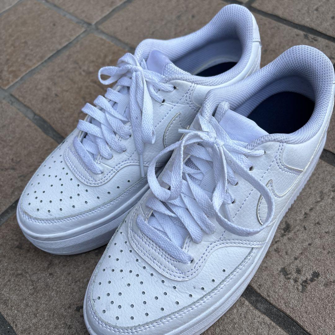 Nike スニーカー ホワイト25cm