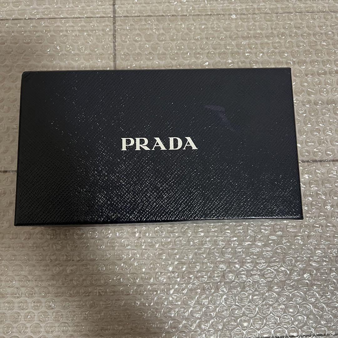 PRADA 長財布