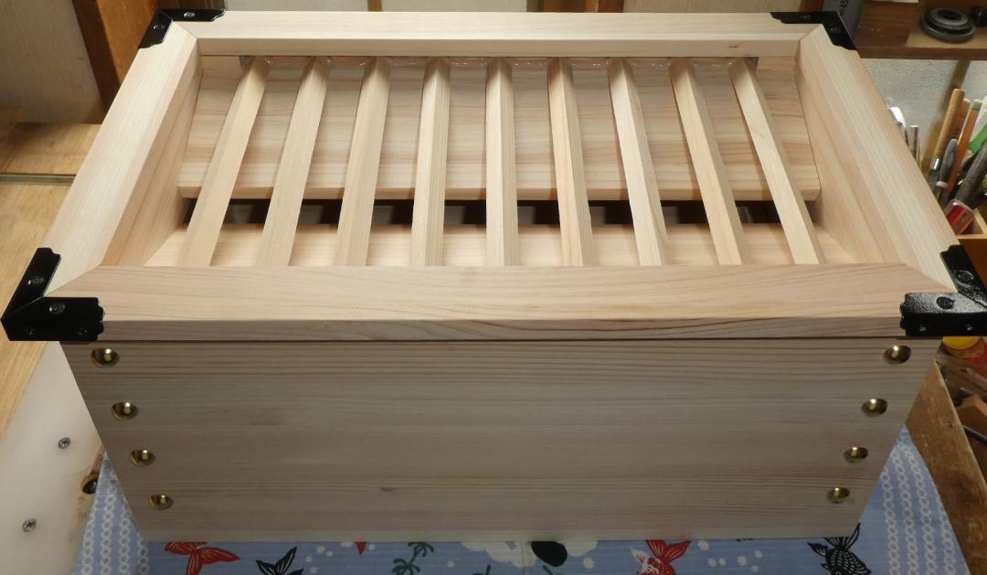 最安価格 特注品 開運お賽銭箱（桧）中の見えない格子(縦仕様)型 トシ君様専用 置物