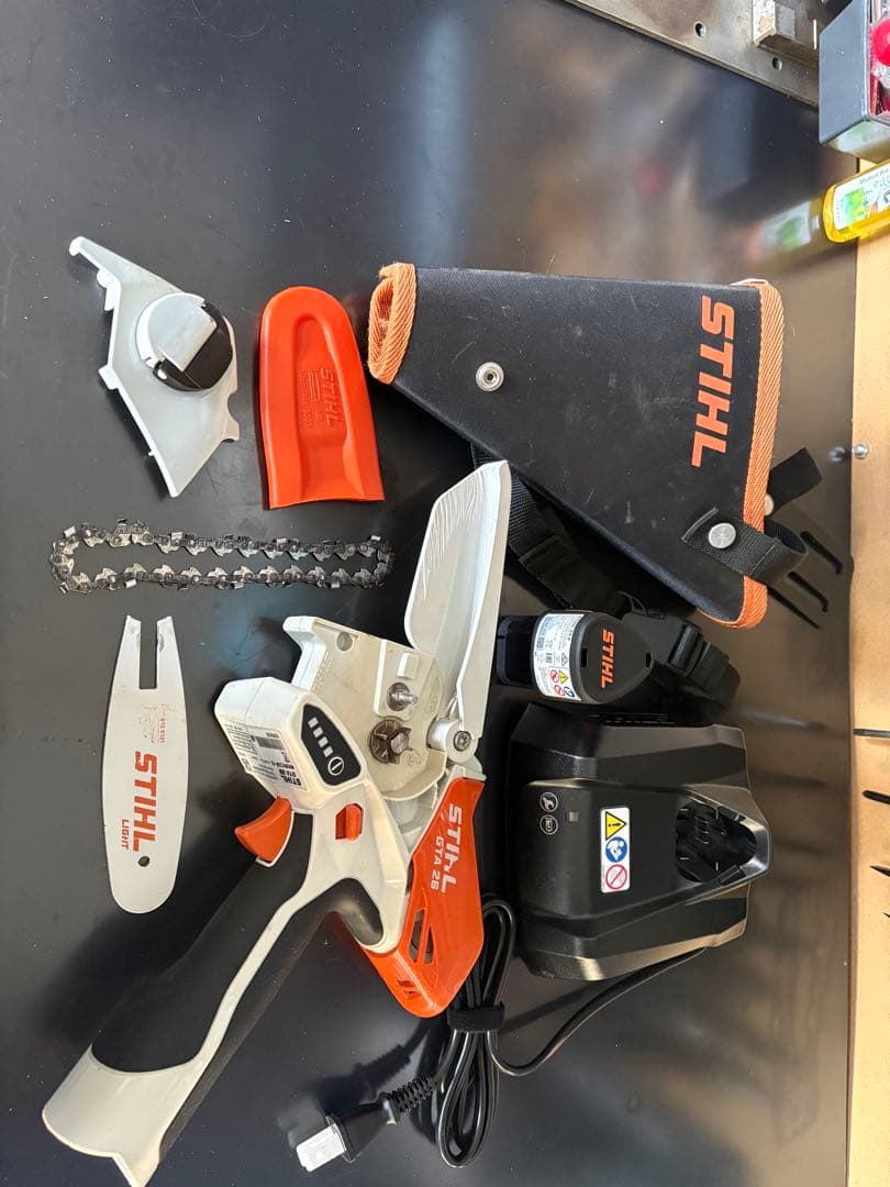 STIHL GTA 26 チェーンソー 本体と バッテリー充電器やや傷や汚れあり