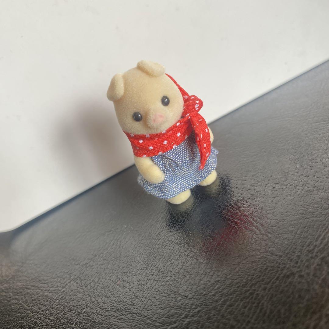 ブタの赤ちゃん　赤　女の子