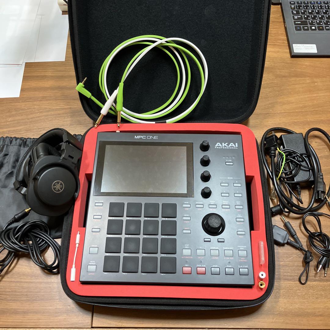 AKAI MPC ONE リズムマシン ヘッドフォン付き