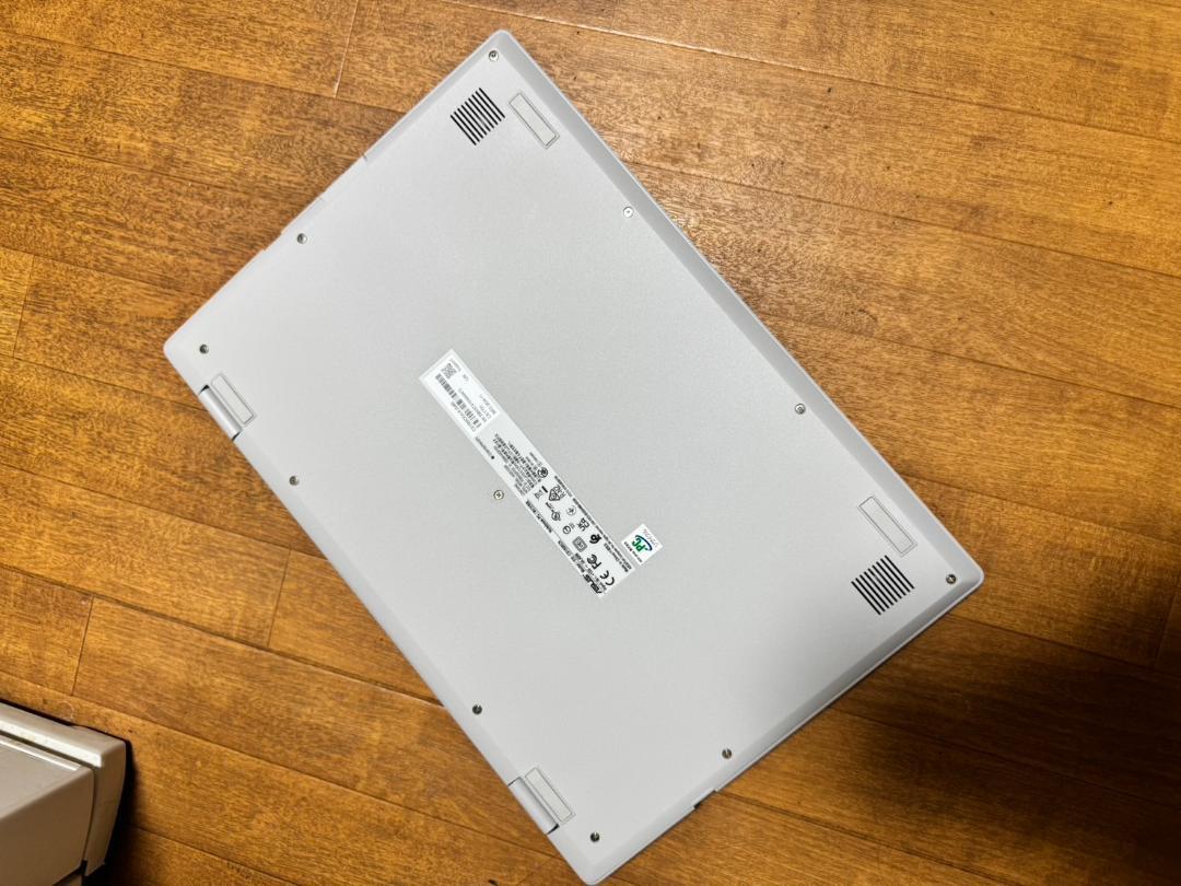 ASUS Chromebook 15インチ 8GB シルバー