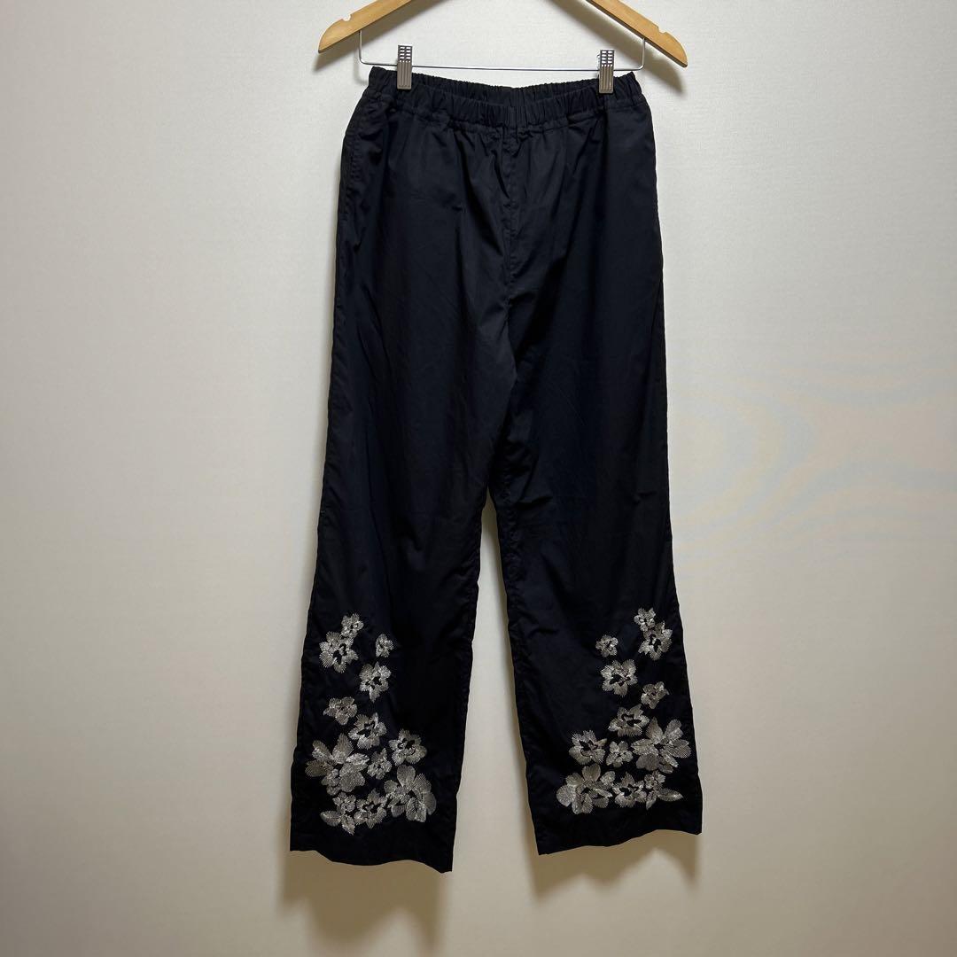 美品　ヌキテパ　刺繍パンツ