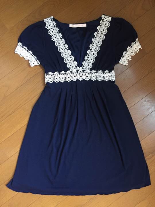 メルカリ Rojita ネイビー半袖レースワンピース ひざ丈ワンピース 1 500 中古や未使用のフリマ
