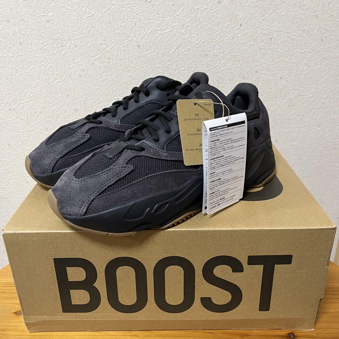 新品・未使用】YEEZY BOOST 700 