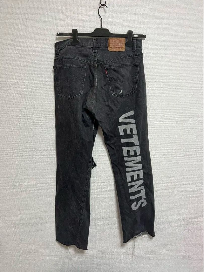 vetements 18aw 刺繍ロゴ デニムパンツ