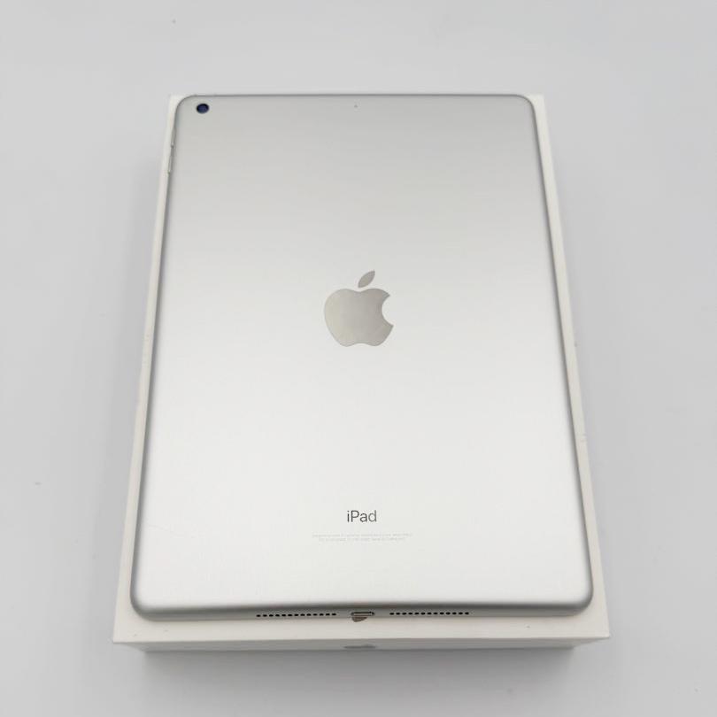 【美品】Apple iPad 第5世代 Wi-Fi 32GB シルバー