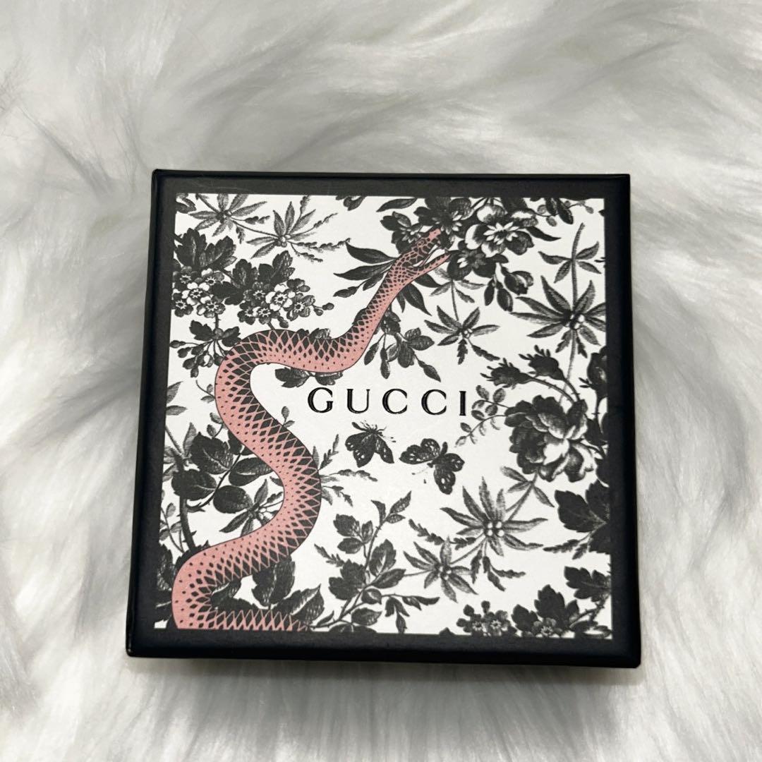 GUCCI シルバーハート型ピアス