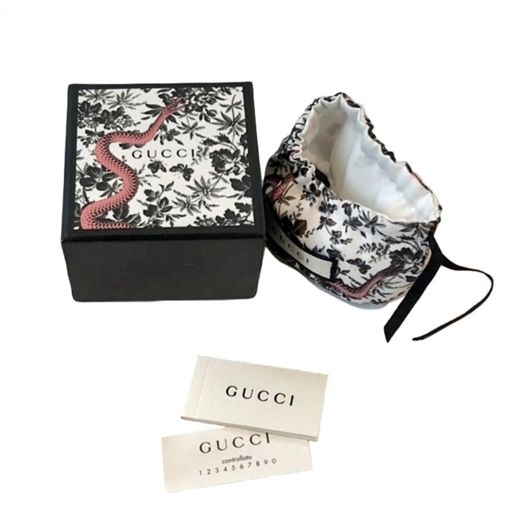 GUCCI シルバーハート型ピアス