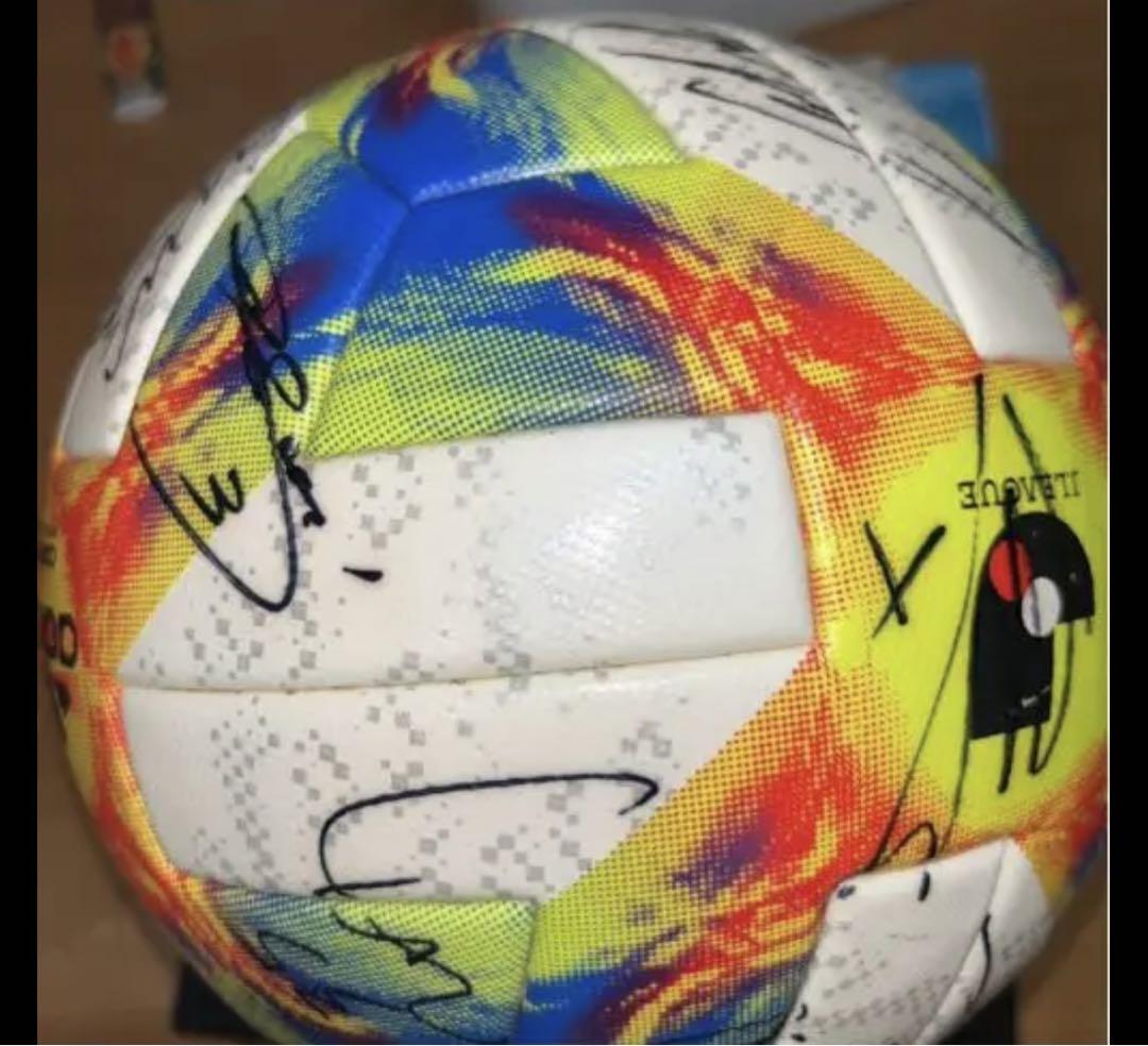 サッカーサインボール イニエスタ、ビジャ、ポドルスキその他ヴィッセル神戸メンバー Amazon.co.jp: ヴィッセル神戸 10 ポドルスキ ポルディ 直筆