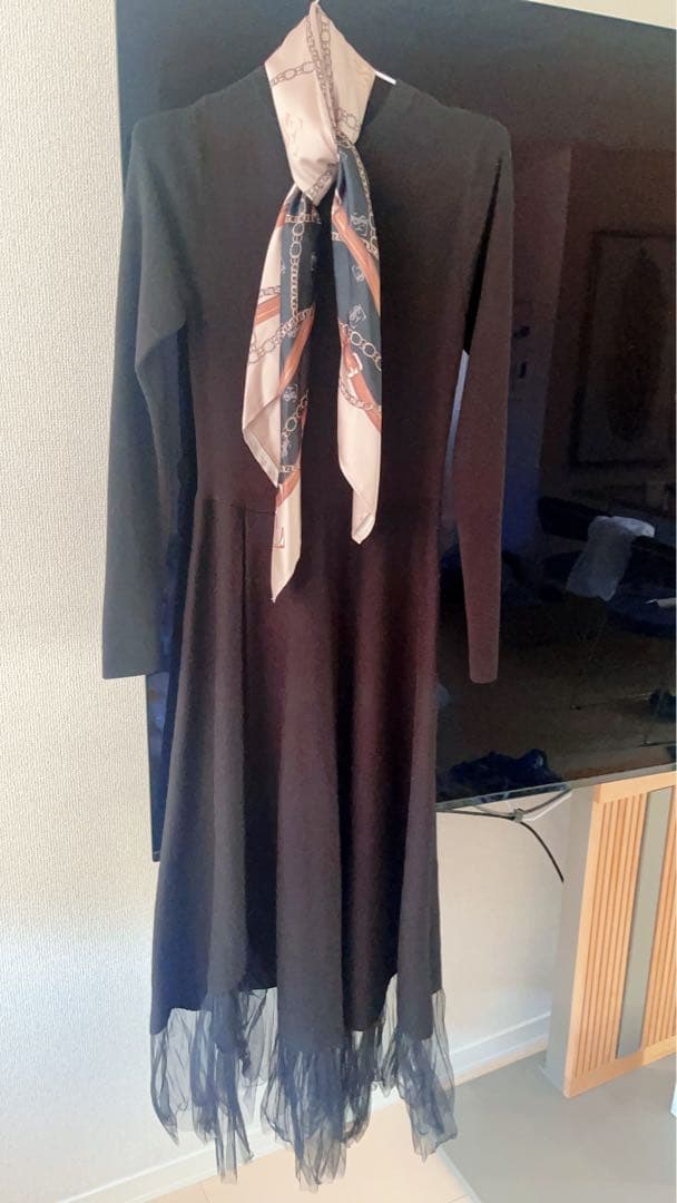 eimy ❤︎ブラックワンピース スカーフ付き