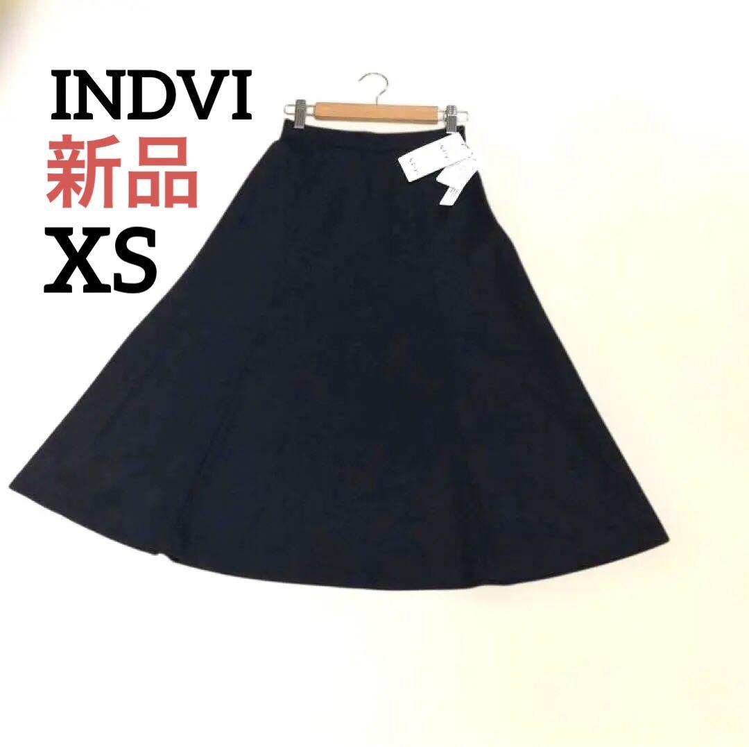 新品未使用　INDIVI　紺　フレアスカートスーツ　13号 新品タグ付きINDVIインディヴィ 濃紺 ネイビー フレアスカート