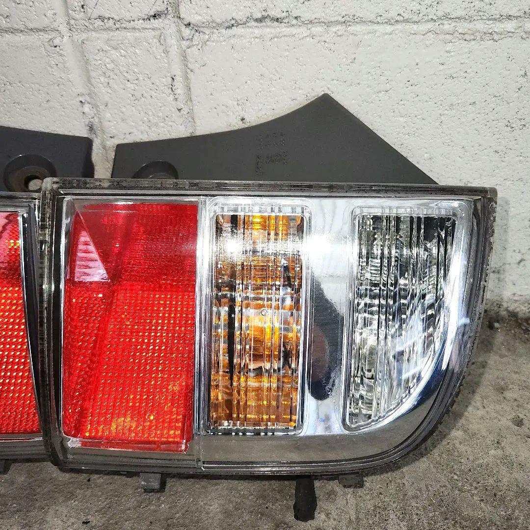 トヨタ　アイシス　ZGM　10W　後期　テールランプセット