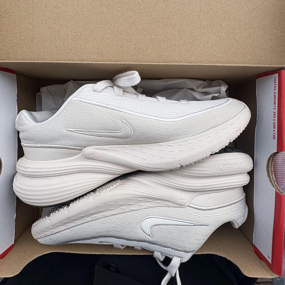 Nike ホワイト スニーカー　24cm