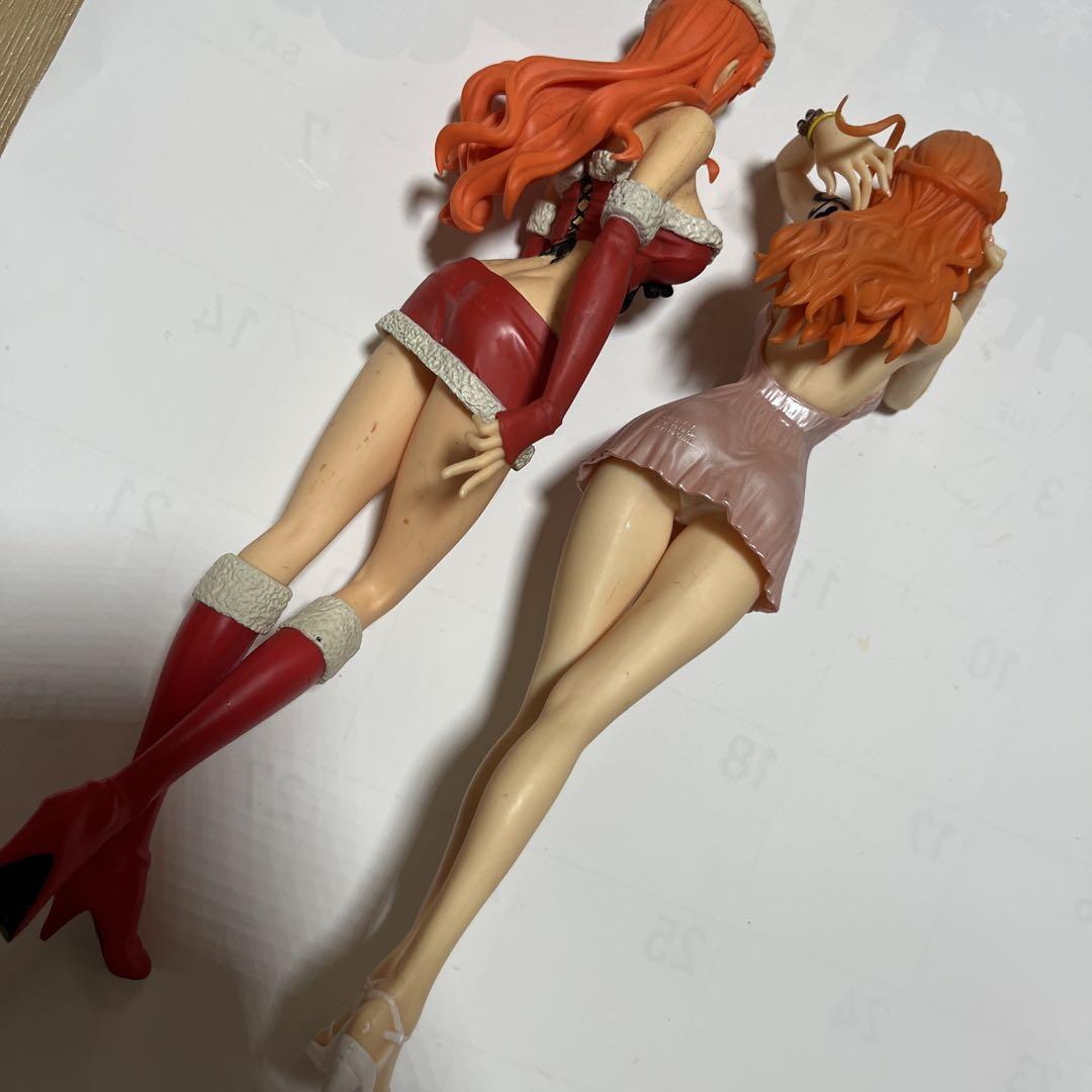 ワンピース サンタ ナミ フィギュアとワンピース グリッター
