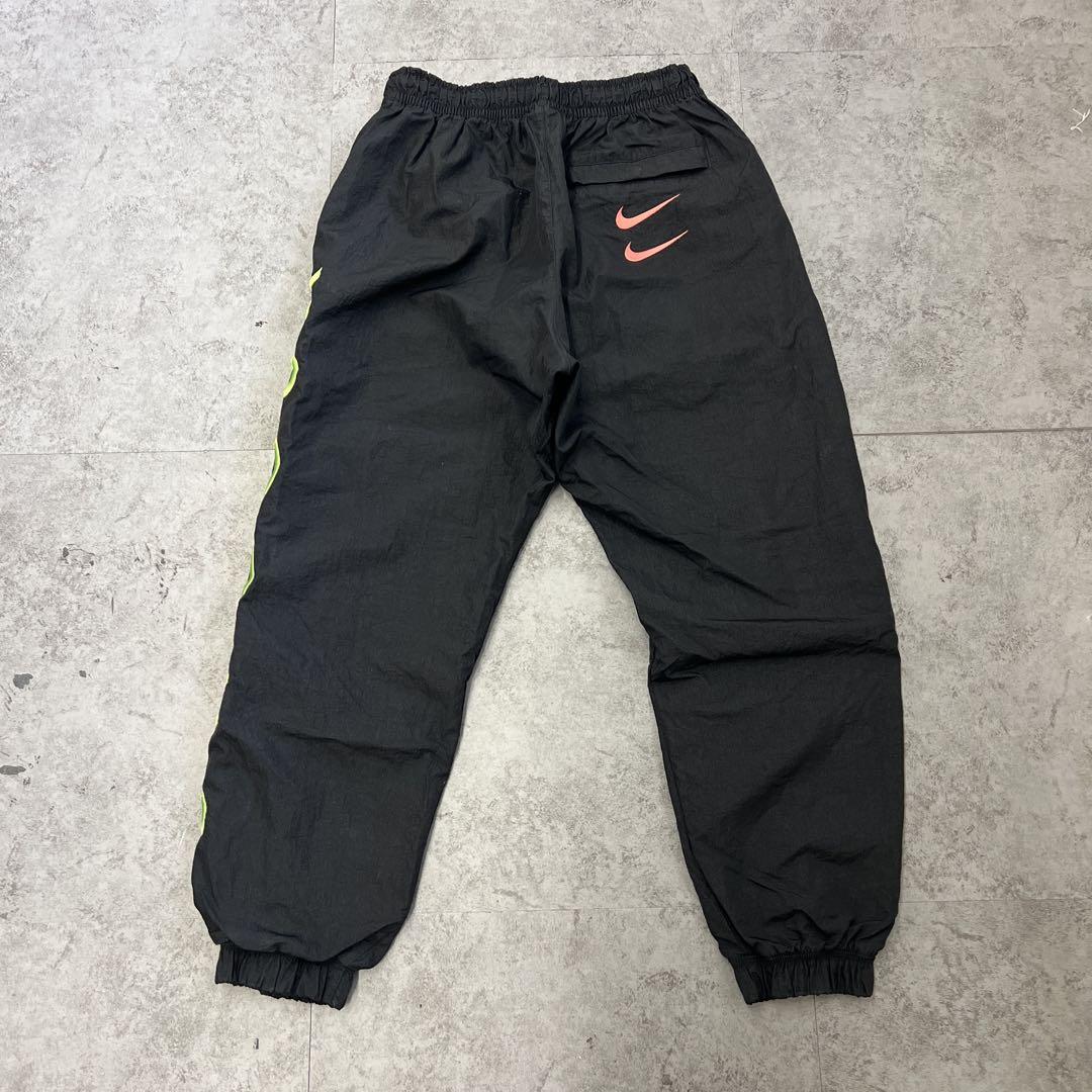 Nike swoosh黒スウッシュオレンジロゴ入りナイロンパンツ