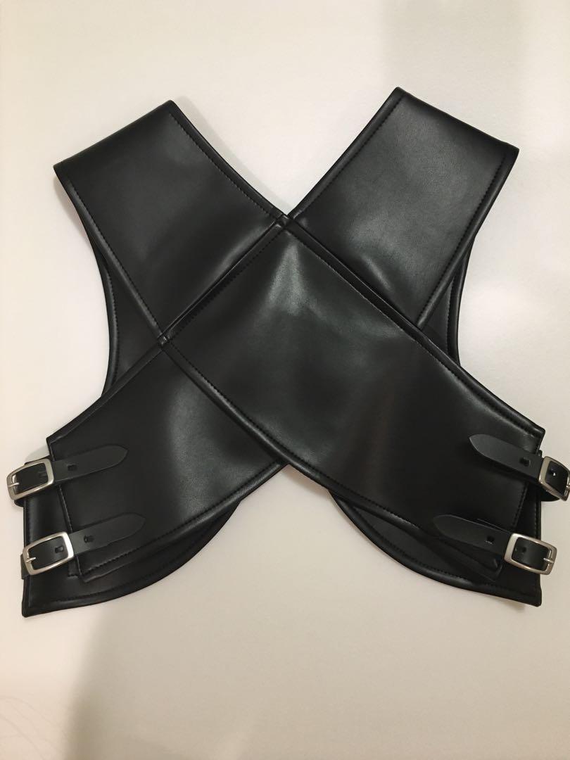 Her Praha ハープラハBack cross balted harness Her Praha ：Back cross belted harness / 黒