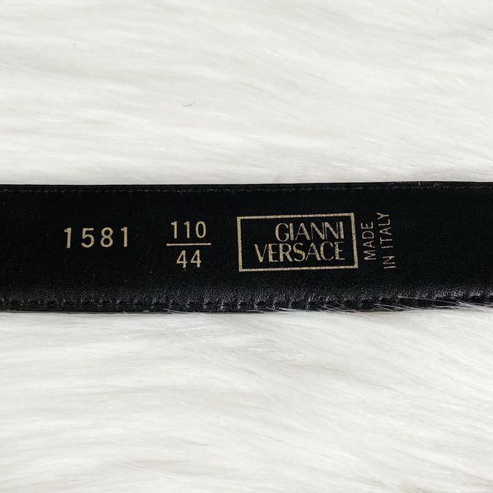 【良品】ジャンニヴェルサーチ ベルト クロコ型押し レザー ターンロック 良品】VERSACE クロコ型押し 3連 レザーベルト メデューサ ブラック