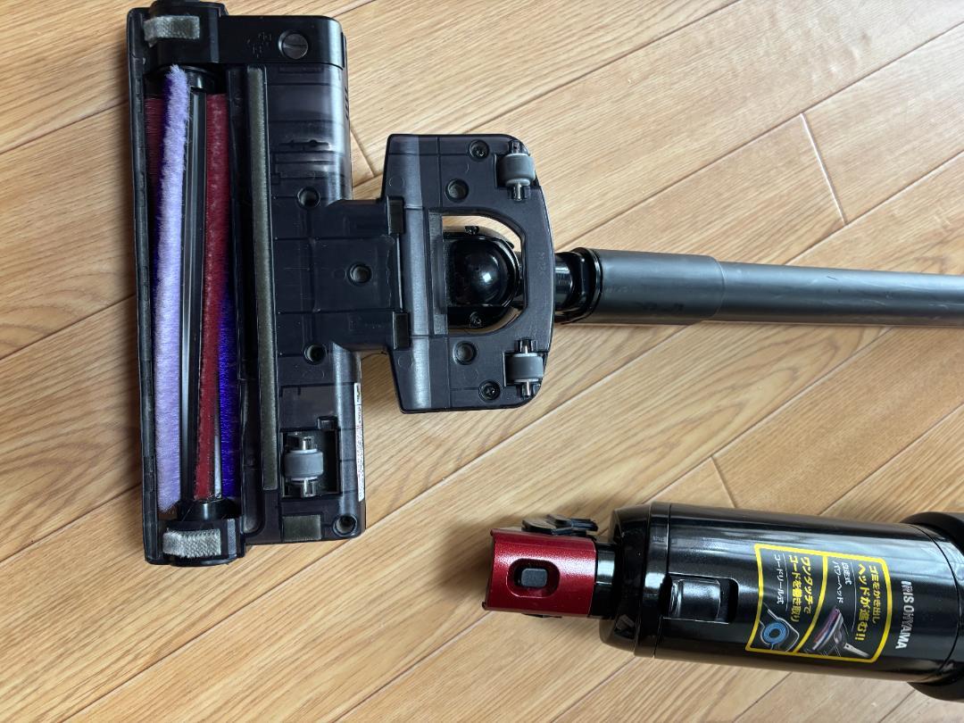 【中古】アイリスオーヤマ　コード式スティッククリーナー紙パック　レッド