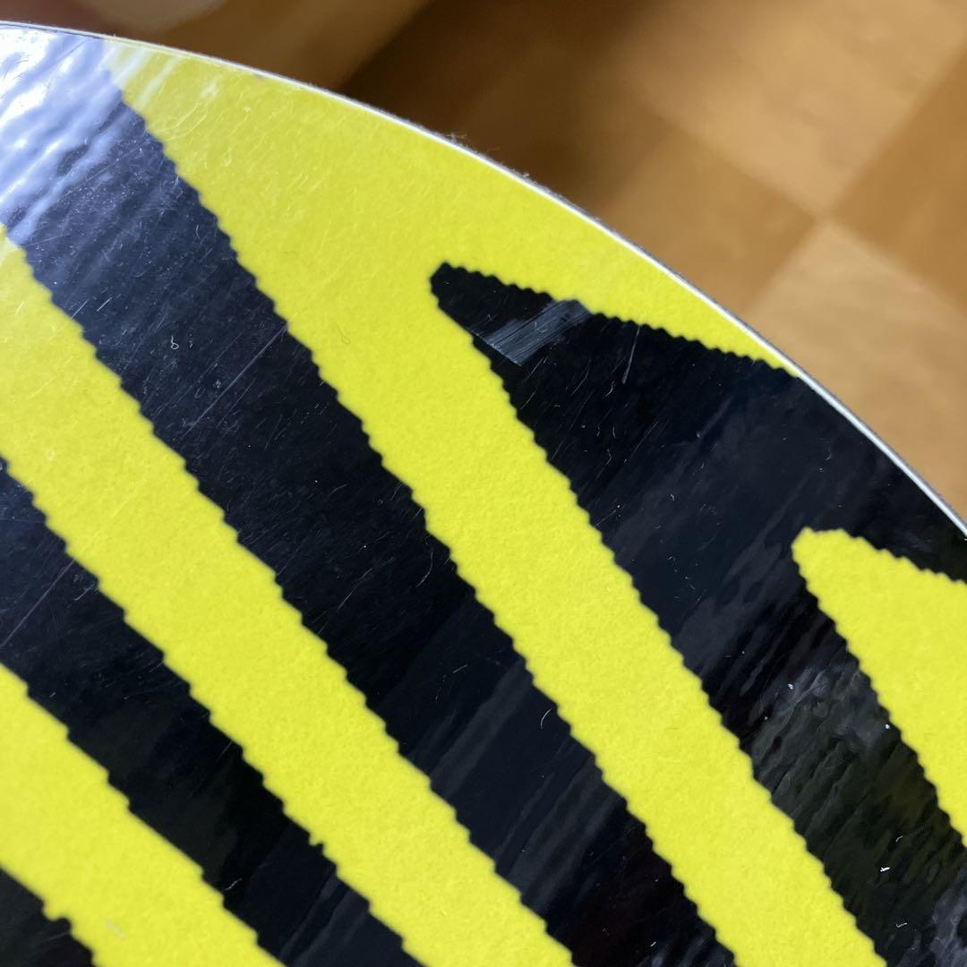32 ボルコム volcomスノーボード　ボード　板　ソールイエローベース