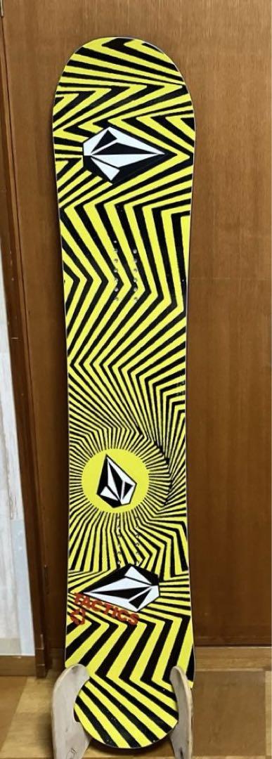 32 ボルコム volcomスノーボード　ボード　板　ソールイエローベース