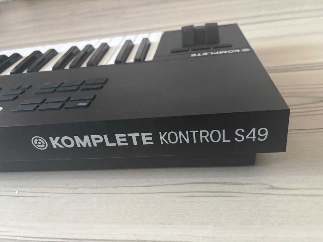 KOMPLETE KONTROL S49 MK2 MIDIキーボード