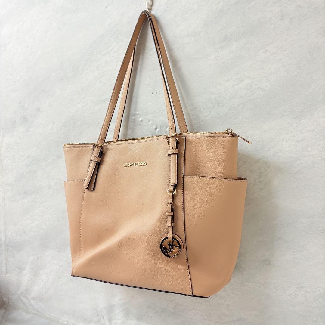 MICHAEL KORS ベージュ トートバッグ MICHAEL KORS マイケルコース トートバッグ ベージュ チャーム