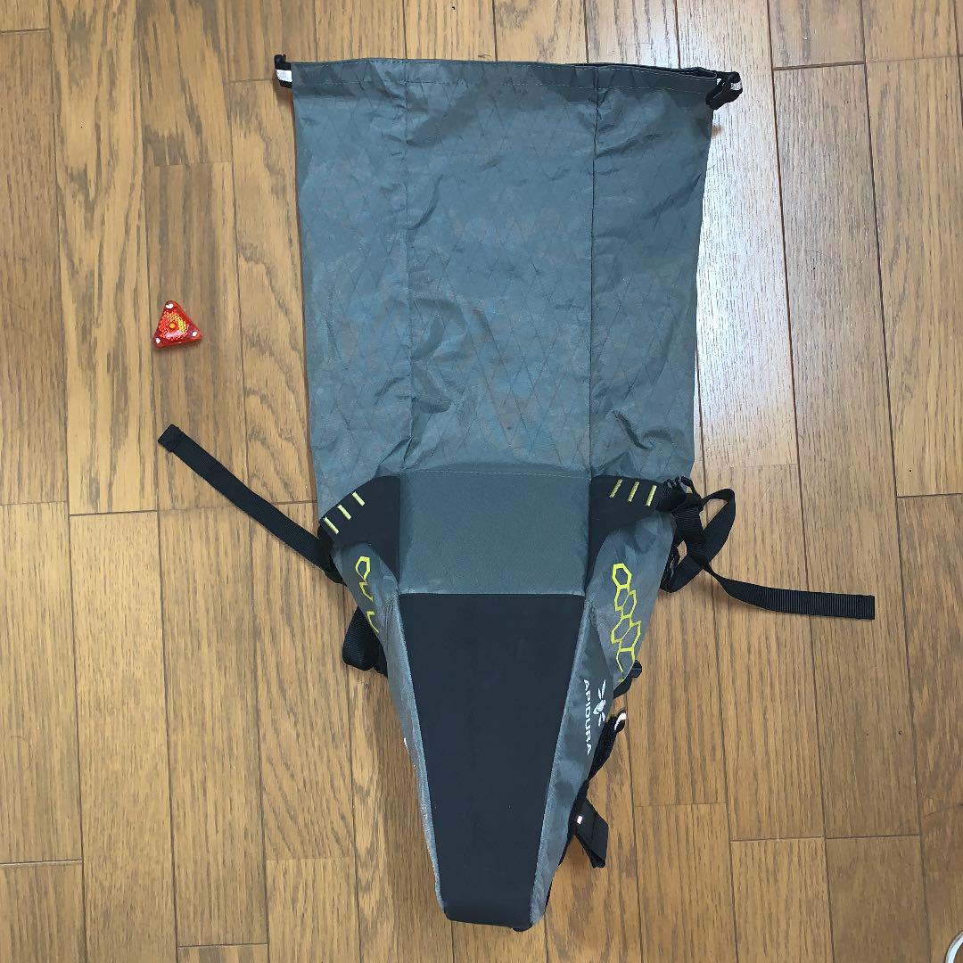 APIDURA サドルバッグ・ドライ 14L 【ミディアム】