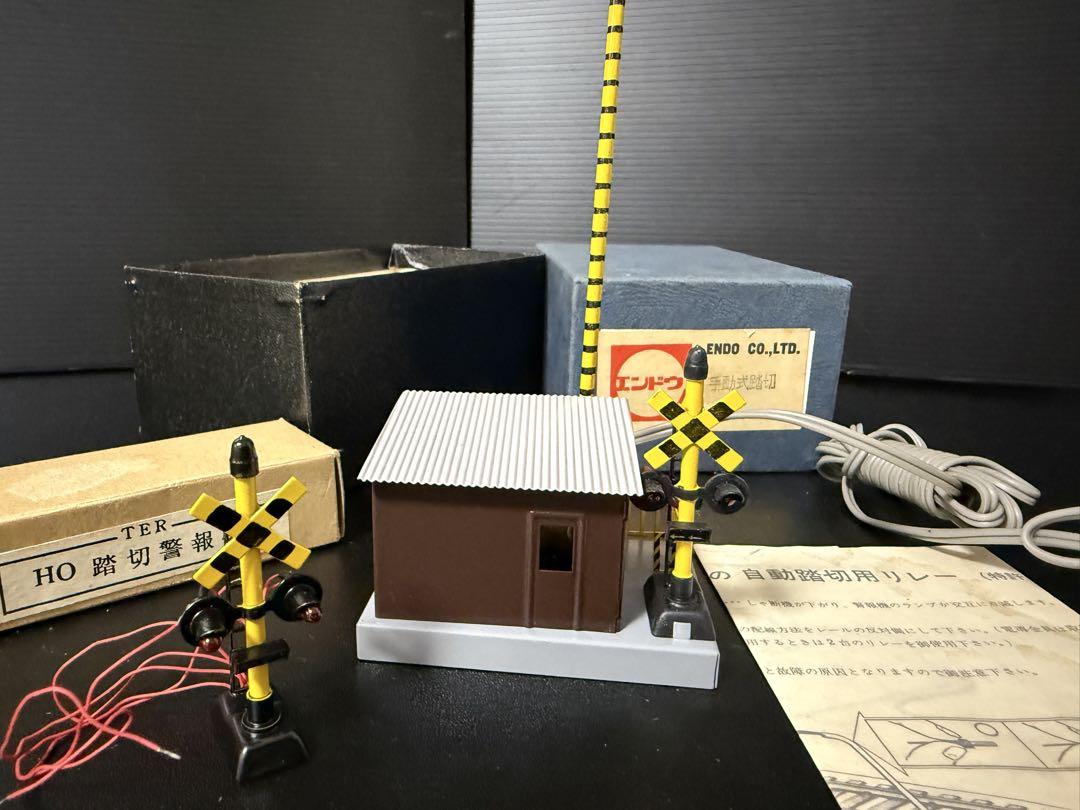 エンドウ　HOゲージ　踏切（警報器付） HOゲージ エンドウ 手動式踏切 警報機 セット - メルカリ