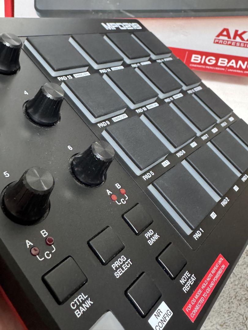 AKAI MPD218 MIDIパッドコントローラー