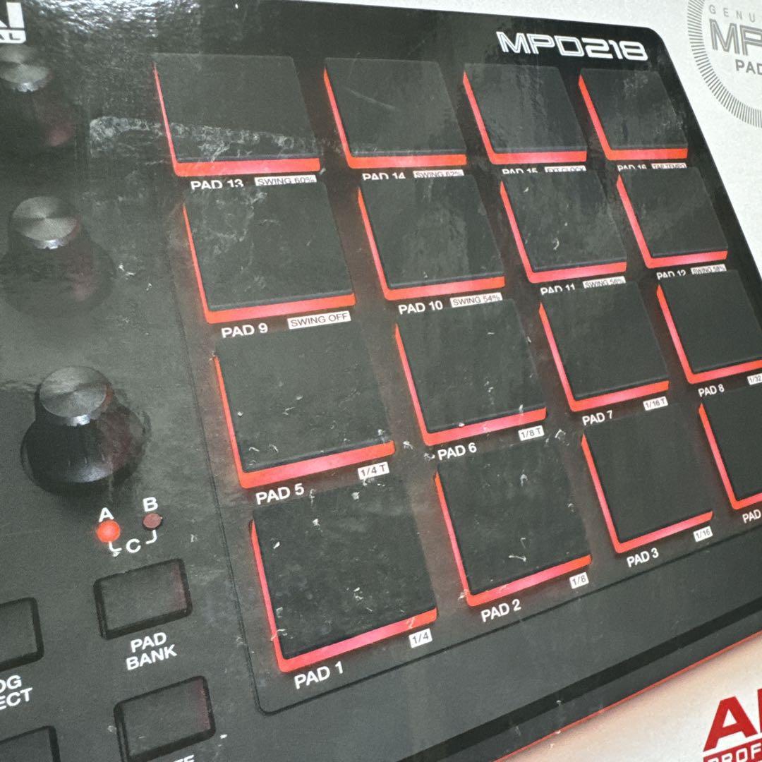 AKAI MPD218 MIDIパッドコントローラー