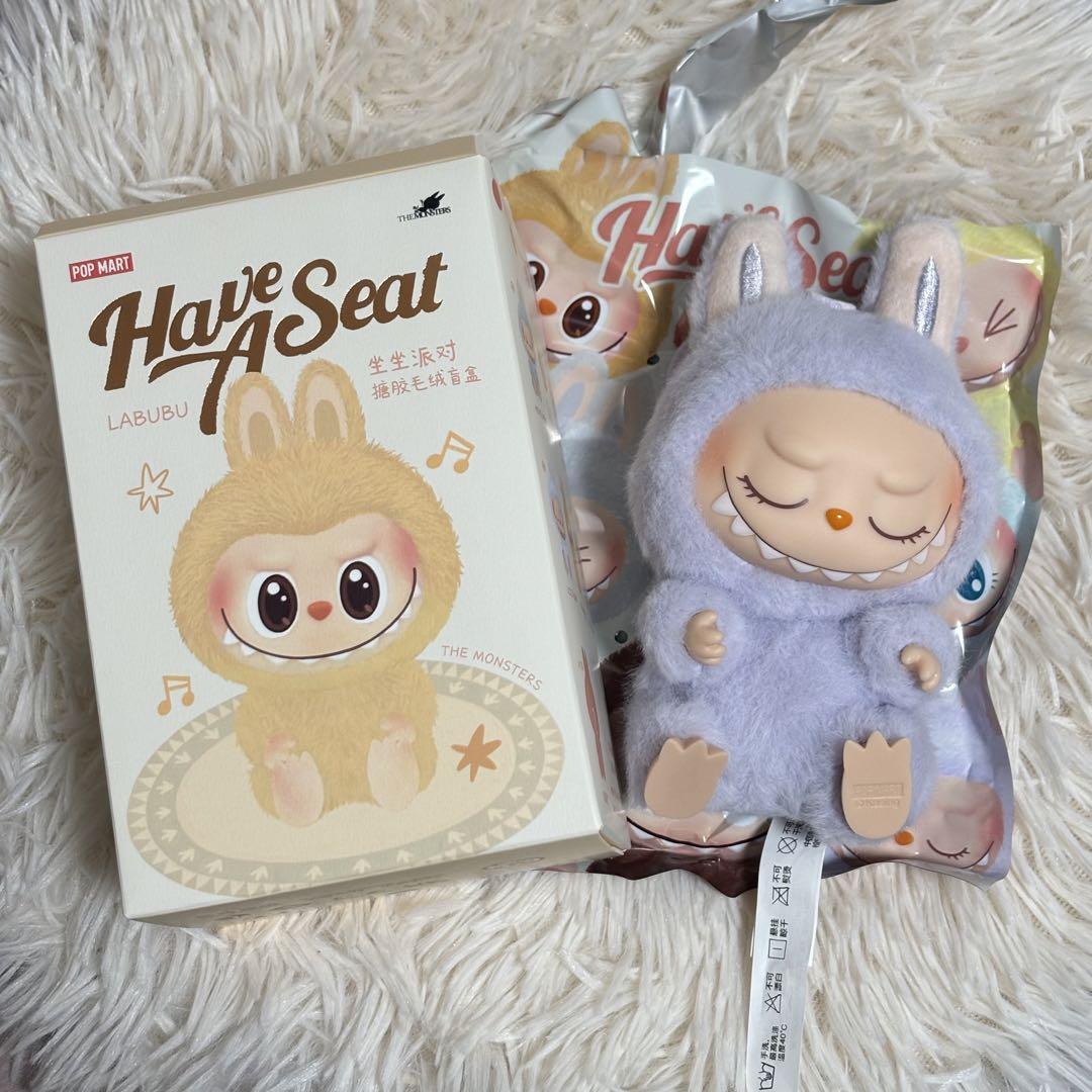 匿名配送　正規品　LABUBU ラブブ　ぬいぐるみ　ZIZI 正規品】labubu ラブブ Have a Seat Zizi - メルカリ